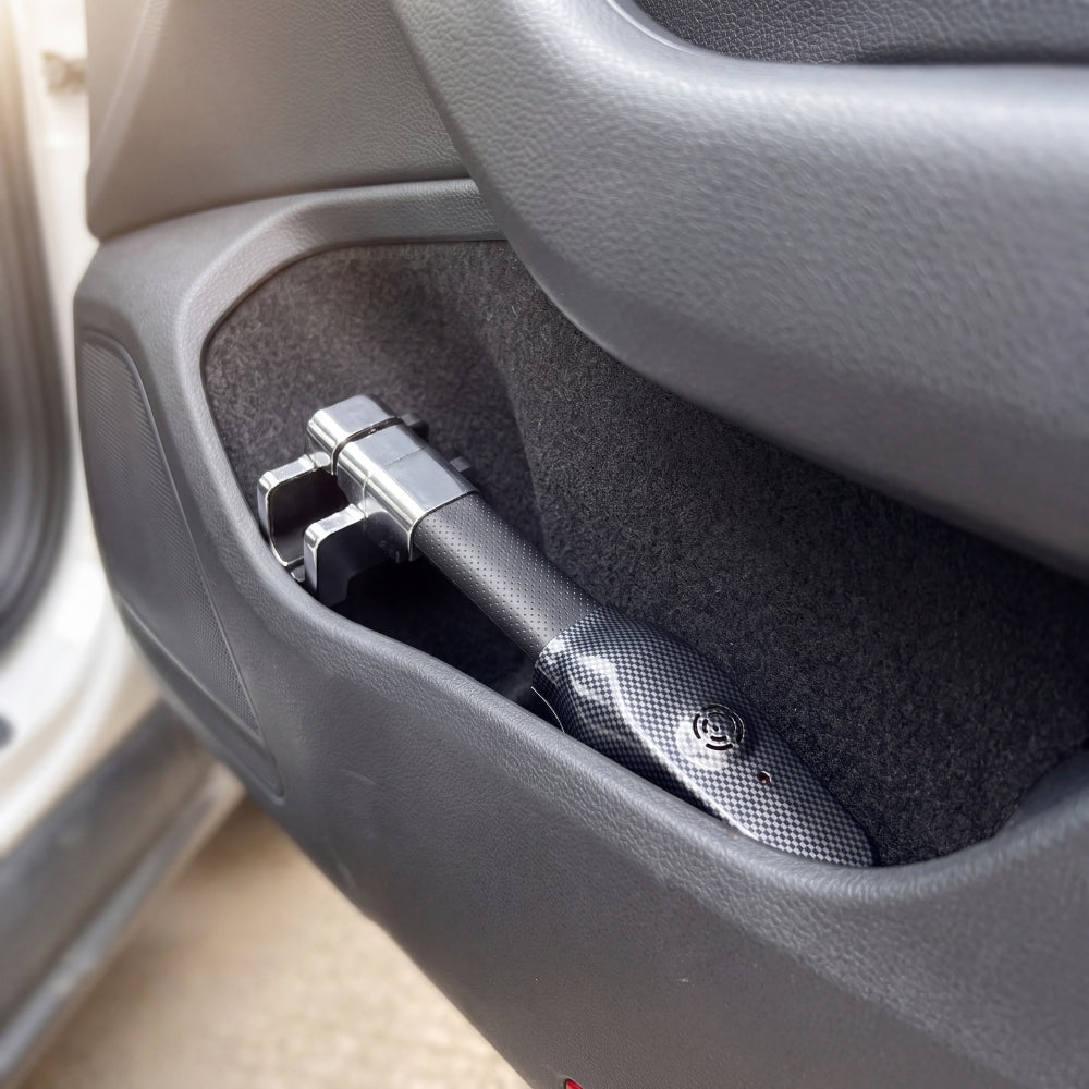 Antivol de volant rangé dans le vide-poche de la portière